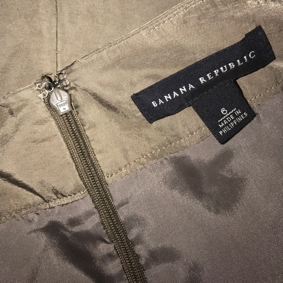 Banana Republic 3-tier satiny gray size 6 skirt - Picture 3 of 4